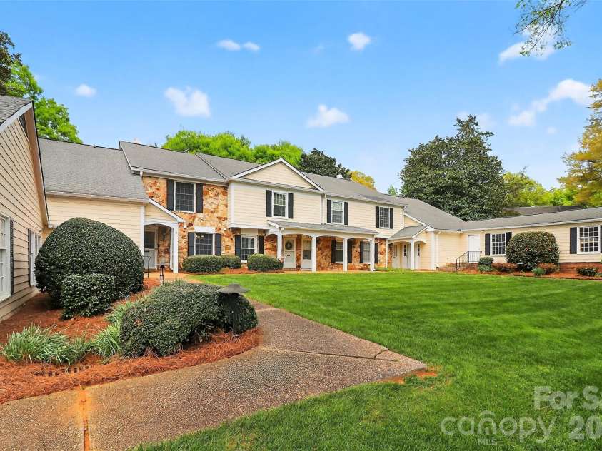 7124 Quail Meadow Lane, Charlotte, NC 28210.  MLS# CAR4360405, YatesRealty ID 8366. 