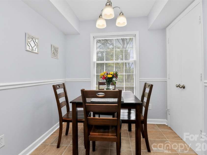 7124 Quail Meadow Lane, Charlotte, NC 28210.  MLS# CAR4360405, YatesRealty ID 8366. 
