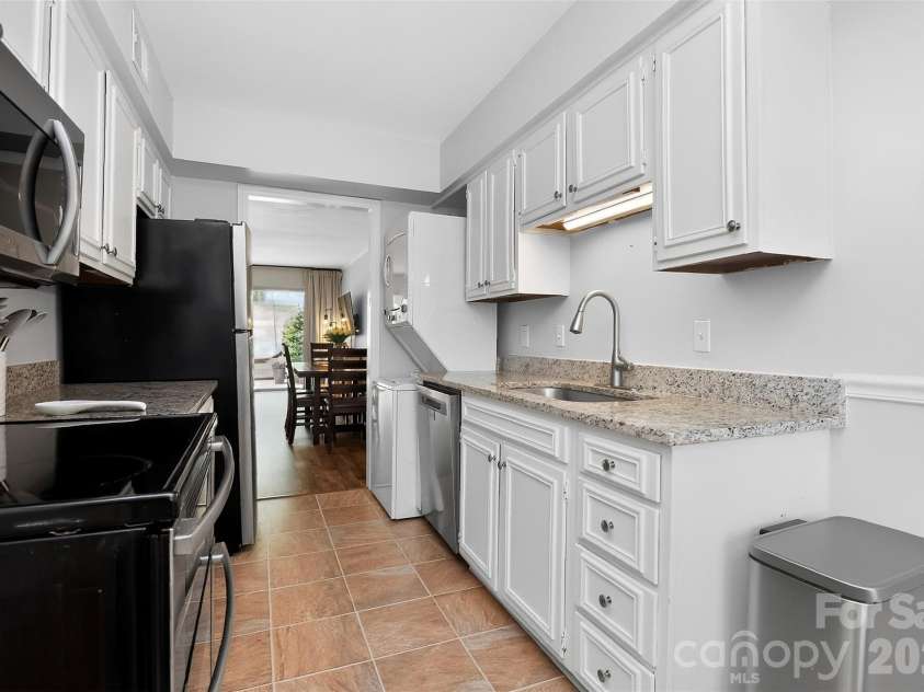 7124 Quail Meadow Lane, Charlotte, NC 28210.  MLS# CAR4360405, YatesRealty ID 8366. 