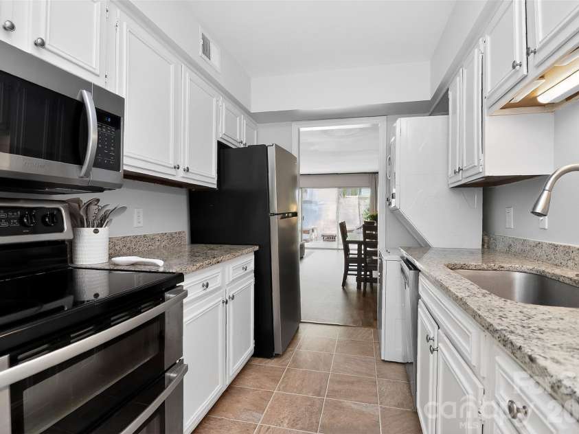 7124 Quail Meadow Lane, Charlotte, NC 28210.  MLS# CAR4360405, YatesRealty ID 8366. 