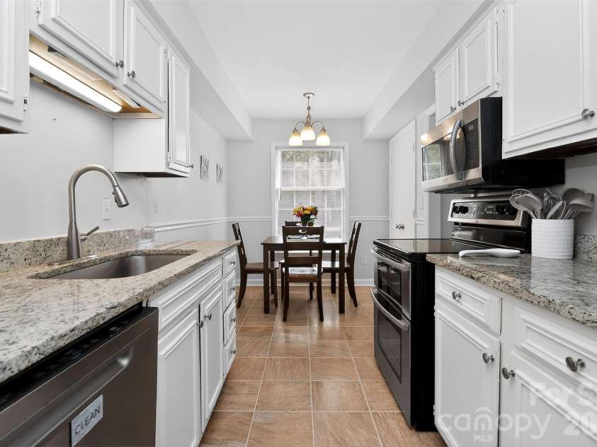 7124 Quail Meadow Lane, Charlotte, NC 28210.  MLS# CAR4360405, YatesRealty ID 8366. 