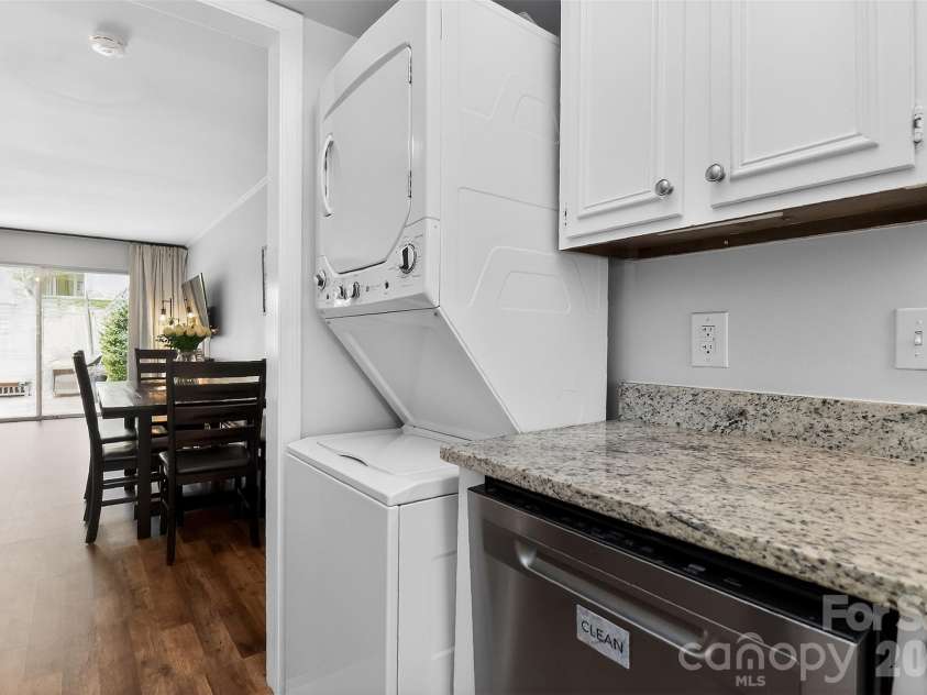 7124 Quail Meadow Lane, Charlotte, NC 28210.  MLS# CAR4360405, YatesRealty ID 8366. 