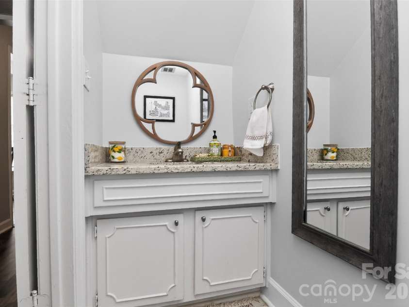 7124 Quail Meadow Lane, Charlotte, NC 28210.  MLS# CAR4360405, YatesRealty ID 8366. 