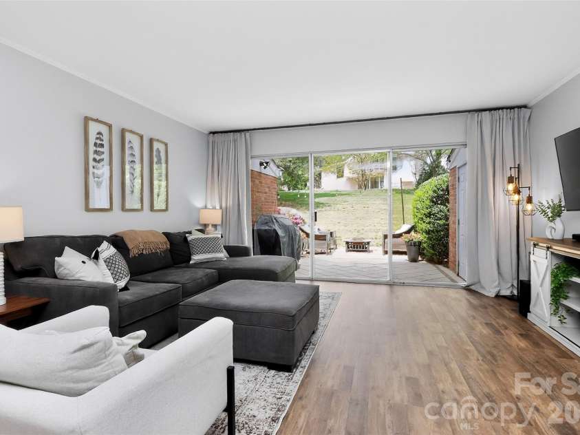 7124 Quail Meadow Lane, Charlotte, NC 28210.  MLS# CAR4360405, YatesRealty ID 8366. 