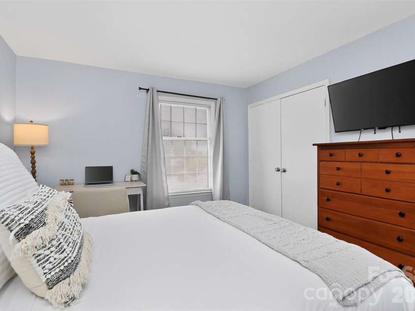 7124 Quail Meadow Lane, Charlotte, NC 28210.  MLS# CAR4360405, YatesRealty ID 8366. 