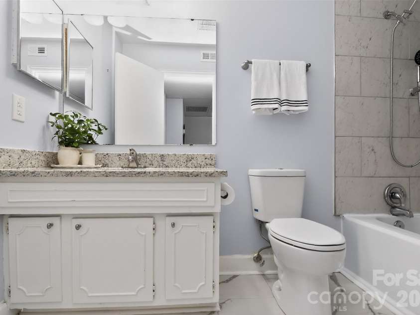 7124 Quail Meadow Lane, Charlotte, NC 28210.  MLS# CAR4360405, YatesRealty ID 8366. 