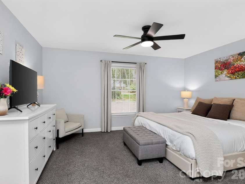 7124 Quail Meadow Lane, Charlotte, NC 28210.  MLS# CAR4360405, YatesRealty ID 8366. 