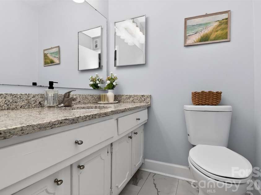 7124 Quail Meadow Lane, Charlotte, NC 28210.  MLS# CAR4360405, YatesRealty ID 8366. 