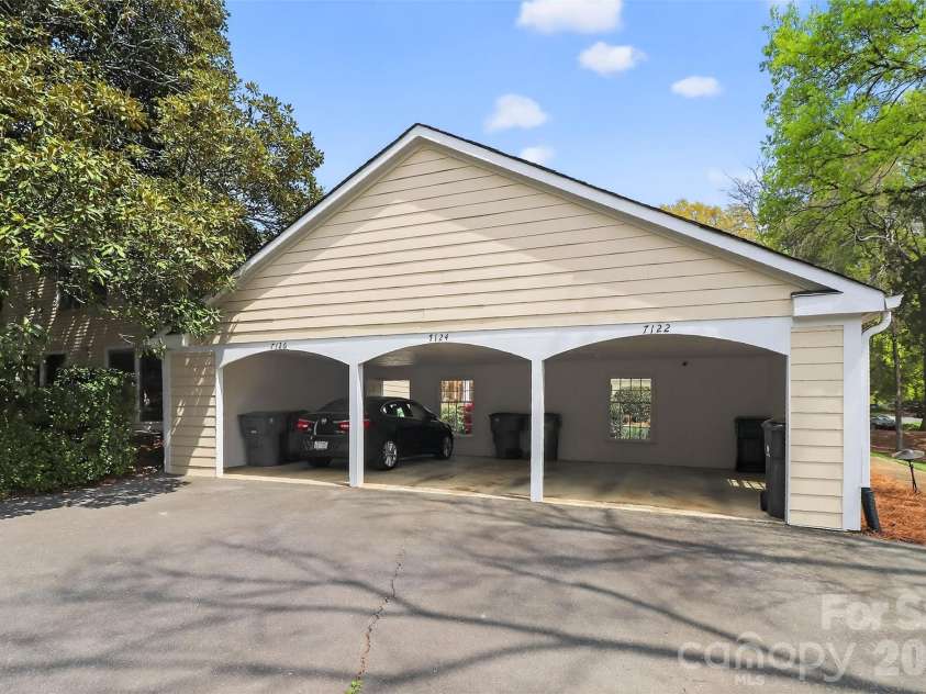 7124 Quail Meadow Lane, Charlotte, NC 28210.  MLS# CAR4360405, YatesRealty ID 8366. 