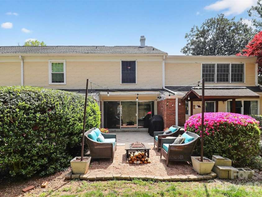 7124 Quail Meadow Lane, Charlotte, NC 28210.  MLS# CAR4360405, YatesRealty ID 8366. 
