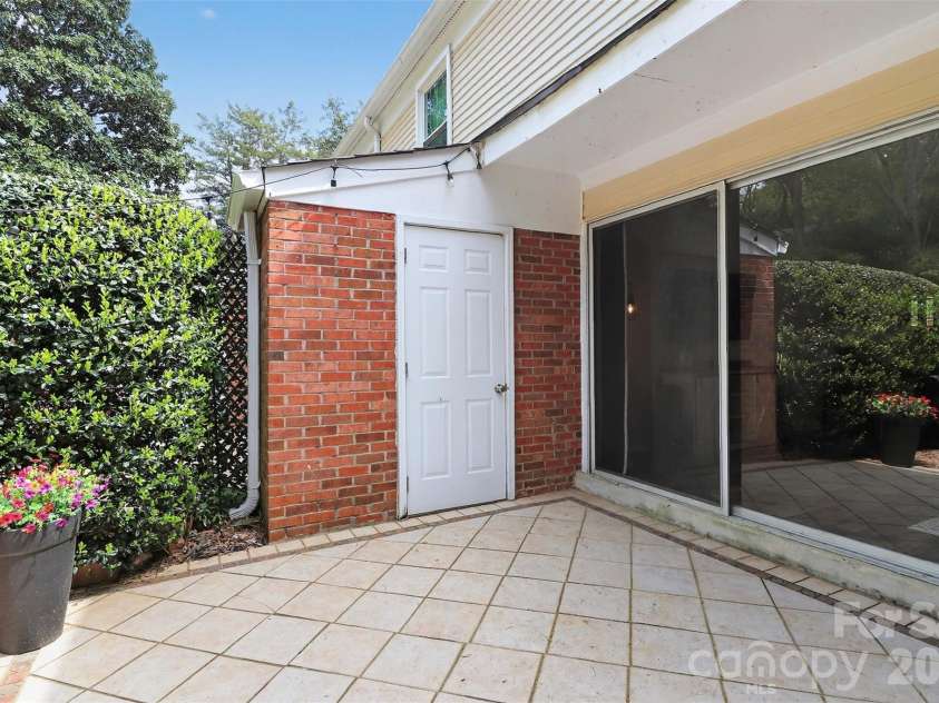 7124 Quail Meadow Lane, Charlotte, NC 28210.  MLS# CAR4360405, YatesRealty ID 8366. 