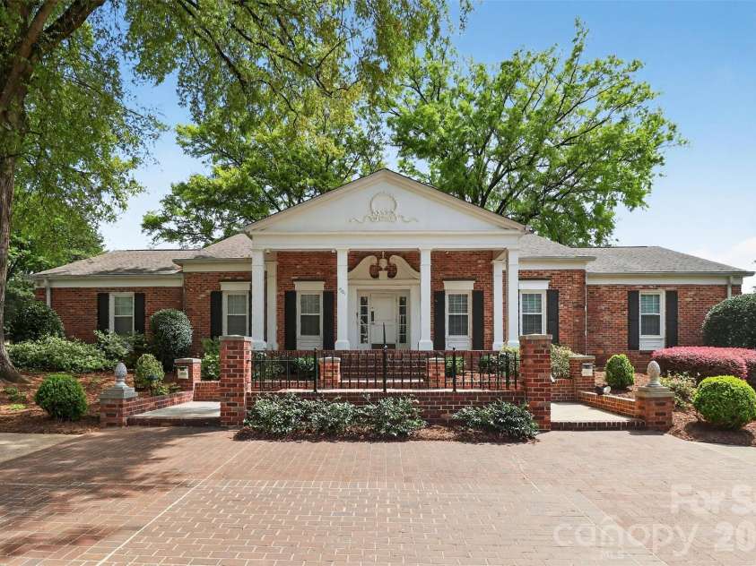 7124 Quail Meadow Lane, Charlotte, NC 28210.  MLS# CAR4360405, YatesRealty ID 8366. 
