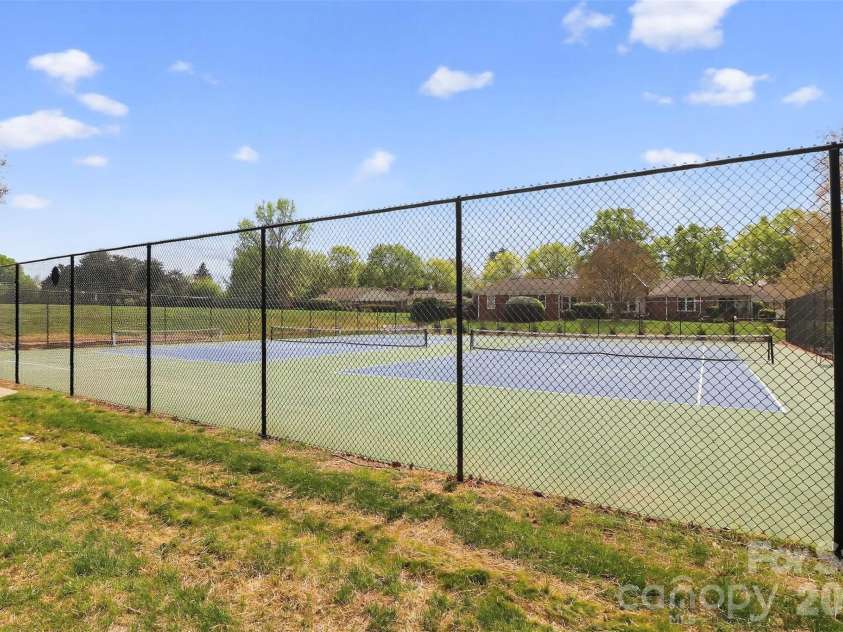 7124 Quail Meadow Lane, Charlotte, NC 28210.  MLS# CAR4360405, YatesRealty ID 8366. 