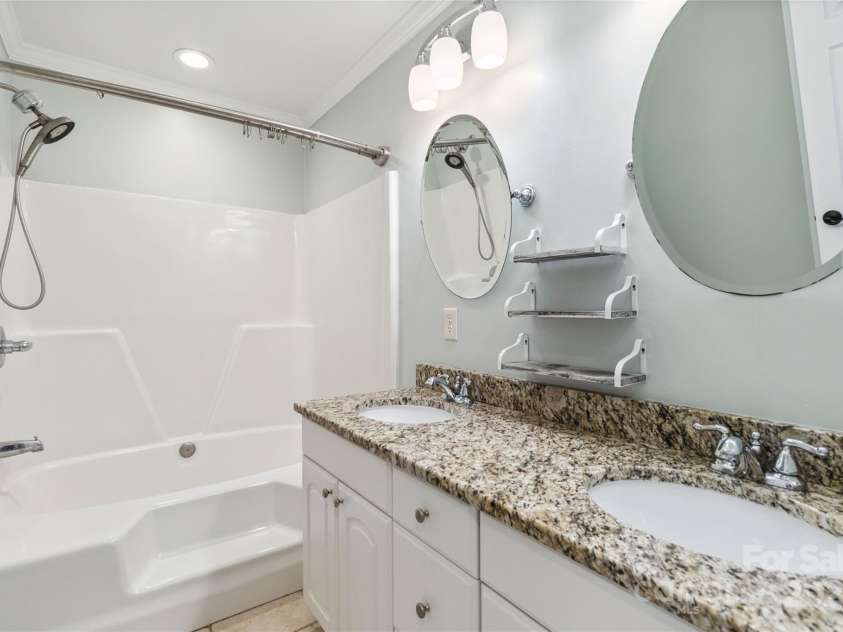 10619 Arlington Church Road, Mint Hill, NC 28227.  MLS# CAR4237945, YatesRealty ID 8368. Primary bath with garden tub