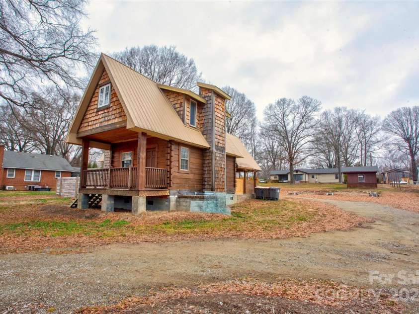 1505 Ridge Avenue, Kannapolis, NC 28083.  MLS# CAR4217290, YatesRealty ID 8369. 