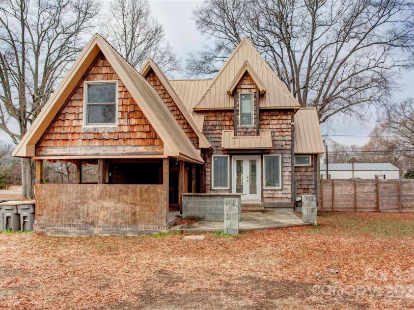 1505 Ridge Avenue, Kannapolis, NC 28083.  MLS# CAR4217290, YatesRealty ID 8369. 