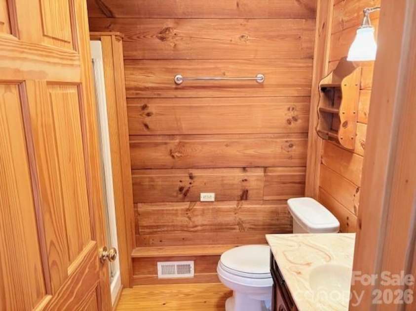 129 Mallard Loop, Waynesville, NC 28785.  MLS# CAR4335027, YatesRealty ID 837. Back bathroom