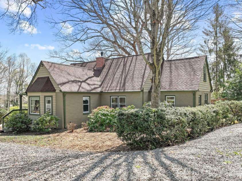 832 Sand Hill Road, Asheville, NC 28806.  MLS# CAR4363244, YatesRealty ID 8370. 