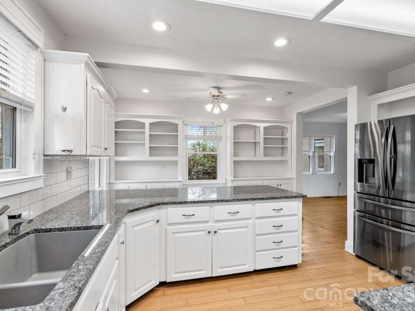 832 Sand Hill Road, Asheville, NC 28806.  MLS# CAR4363244, YatesRealty ID 8370. 