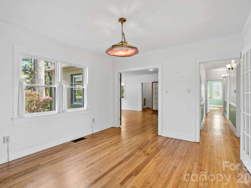 832 Sand Hill Road, Asheville, NC 28806.  MLS# CAR4363244, YatesRealty ID 8370. 