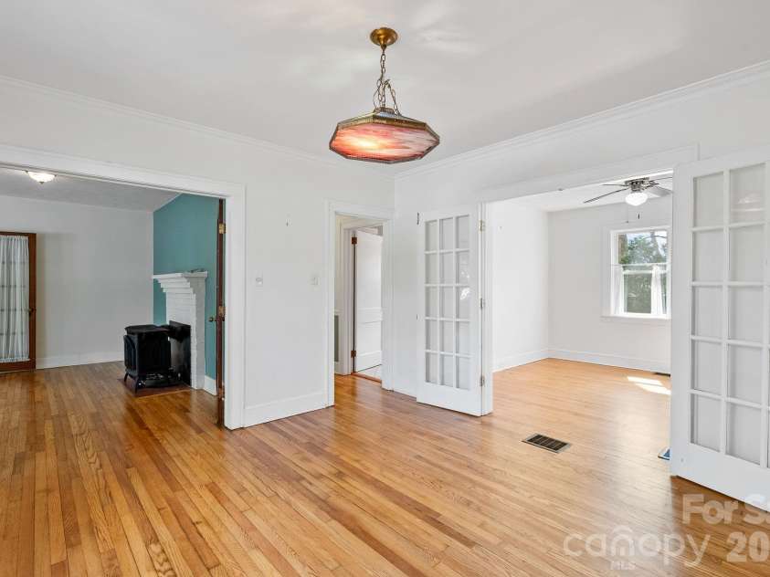 832 Sand Hill Road, Asheville, NC 28806.  MLS# CAR4363244, YatesRealty ID 8370. 