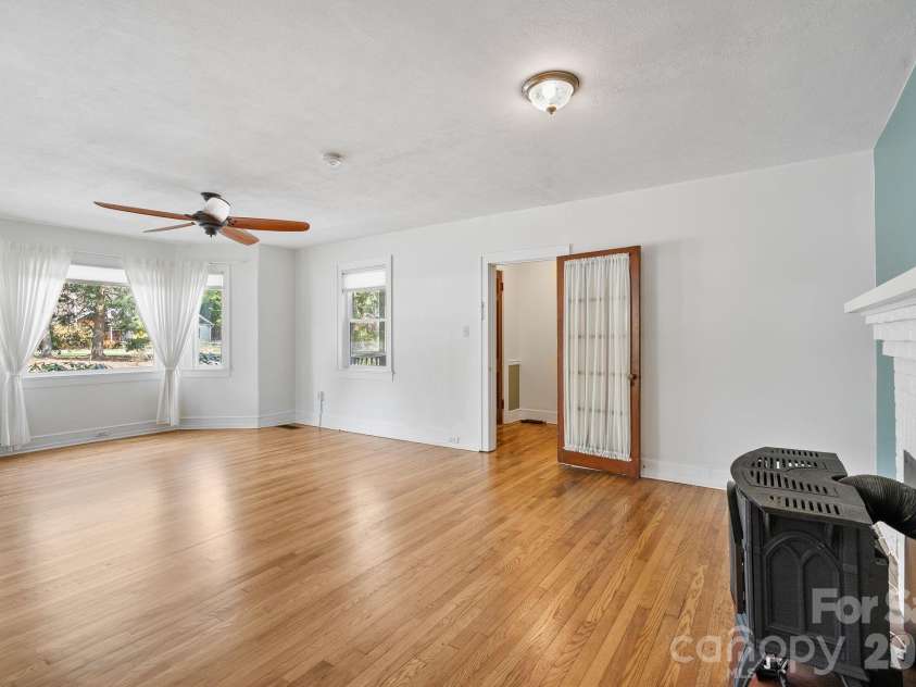 832 Sand Hill Road, Asheville, NC 28806.  MLS# CAR4363244, YatesRealty ID 8370. 