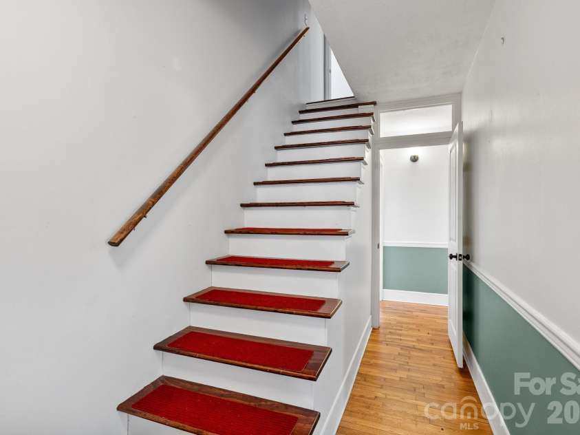 832 Sand Hill Road, Asheville, NC 28806.  MLS# CAR4363244, YatesRealty ID 8370. 