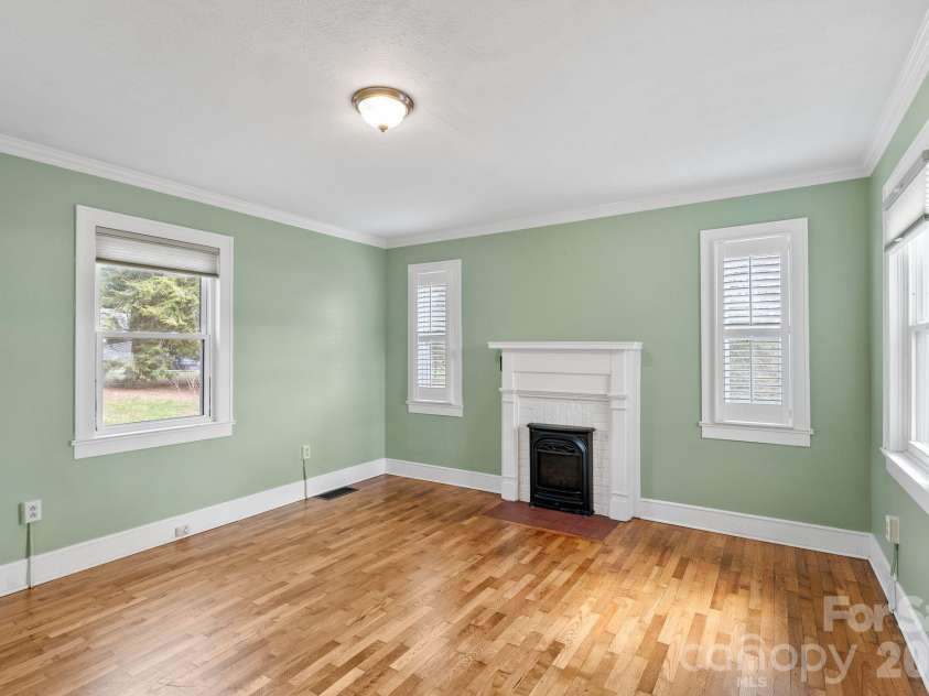 832 Sand Hill Road, Asheville, NC 28806.  MLS# CAR4363244, YatesRealty ID 8370. 