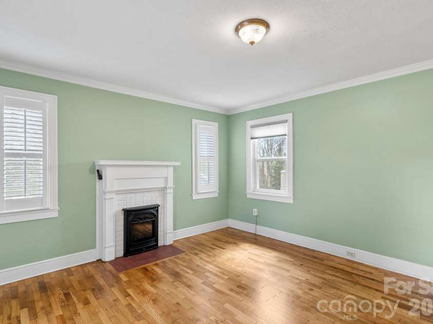 832 Sand Hill Road, Asheville, NC 28806.  MLS# CAR4363244, YatesRealty ID 8370. 