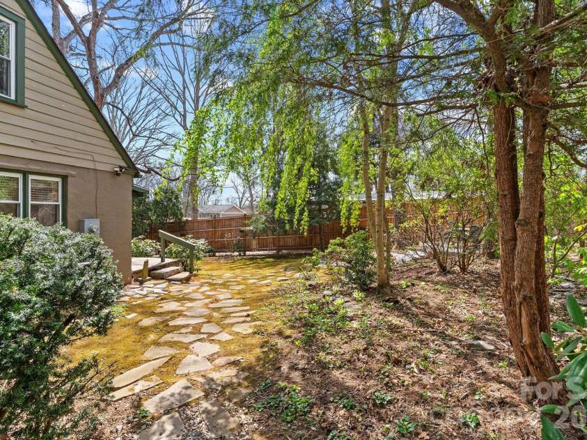 832 Sand Hill Road, Asheville, NC 28806.  MLS# CAR4363244, YatesRealty ID 8370. 