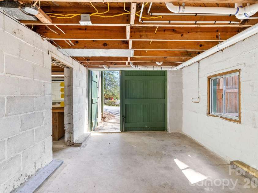 832 Sand Hill Road, Asheville, NC 28806.  MLS# CAR4363244, YatesRealty ID 8370. 