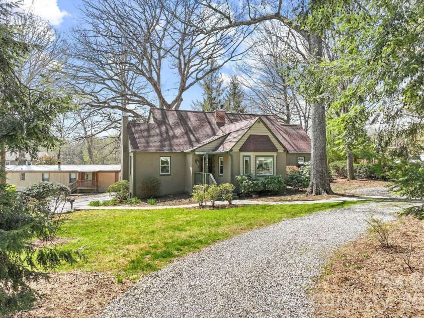 832 Sand Hill Road, Asheville, NC 28806.  MLS# CAR4363244, YatesRealty ID 8370. 