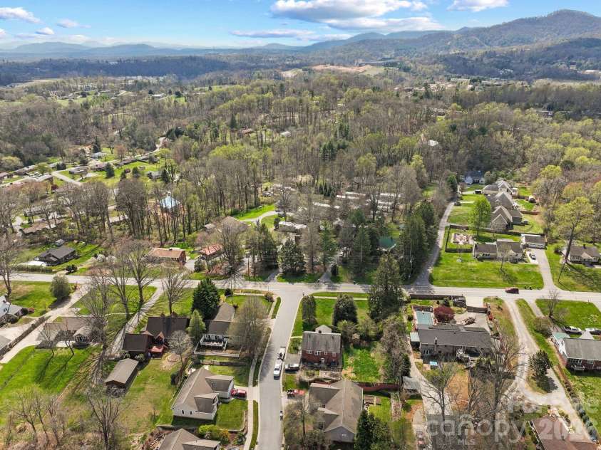 832 Sand Hill Road, Asheville, NC 28806.  MLS# CAR4363244, YatesRealty ID 8370. 