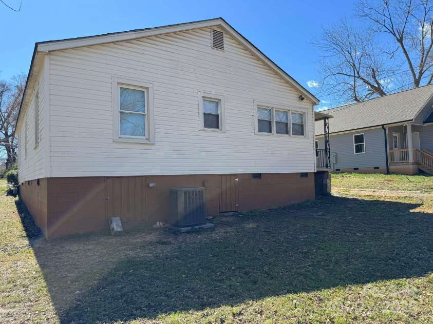 216 Shannonhouse Street, Shelby, NC 28152.  MLS# CAR4231257, YatesRealty ID 8371. 