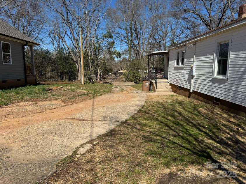 216 Shannonhouse Street, Shelby, NC 28152.  MLS# CAR4231257, YatesRealty ID 8371. 