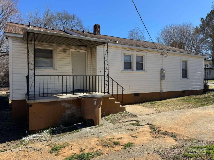 216 Shannonhouse Street, Shelby, NC 28152.  MLS# CAR4231257, YatesRealty ID 8371. 