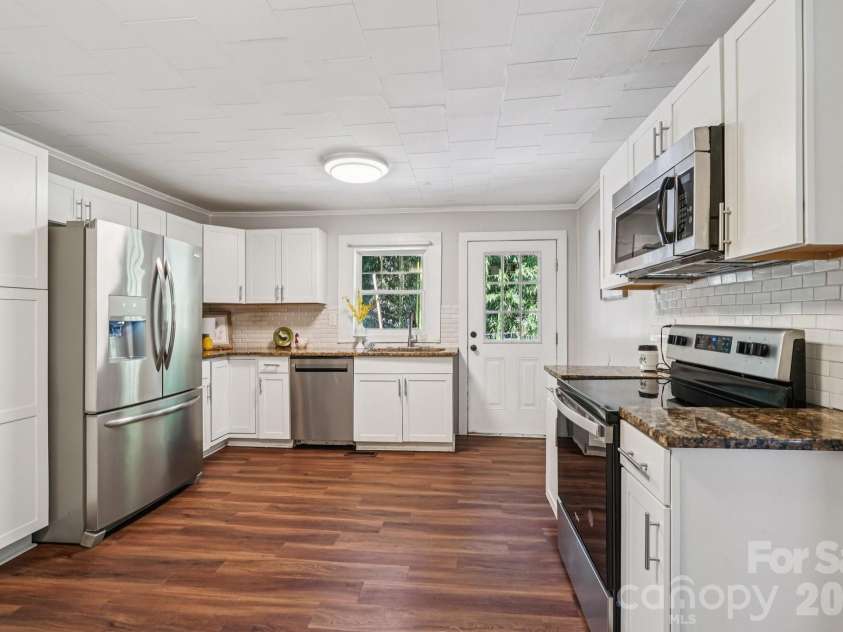 911 Elm Street, Kannapolis, NC 28081.  MLS# CAR4365416, YatesRealty ID 8371. 
