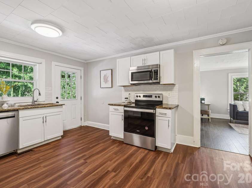 911 Elm Street, Kannapolis, NC 28081.  MLS# CAR4365416, YatesRealty ID 8371. 