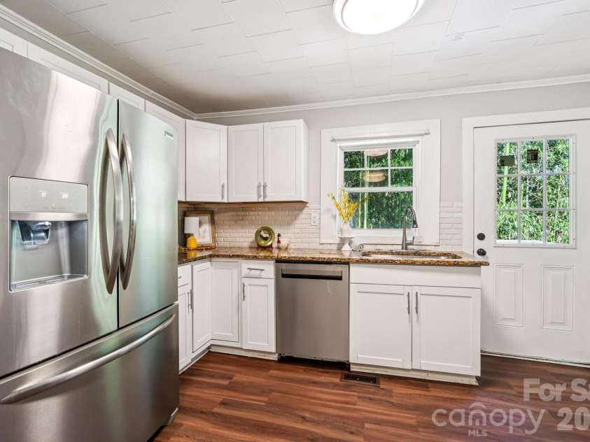 911 Elm Street, Kannapolis, NC 28081.  MLS# CAR4365416, YatesRealty ID 8371. 