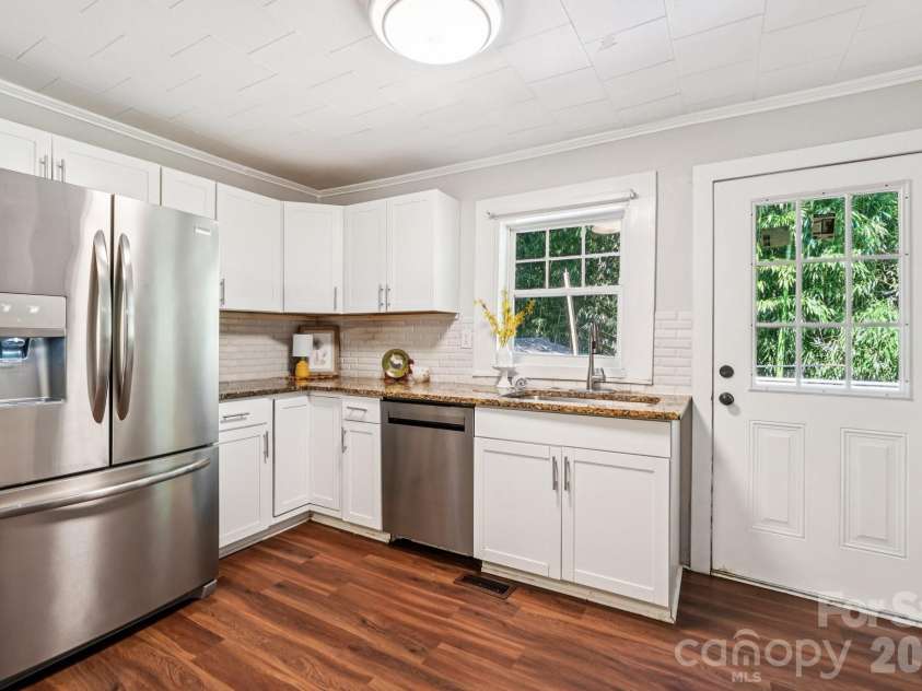 911 Elm Street, Kannapolis, NC 28081.  MLS# CAR4365416, YatesRealty ID 8371. 