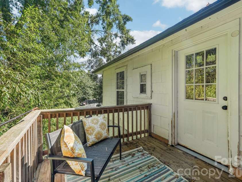 911 Elm Street, Kannapolis, NC 28081.  MLS# CAR4365416, YatesRealty ID 8371. 