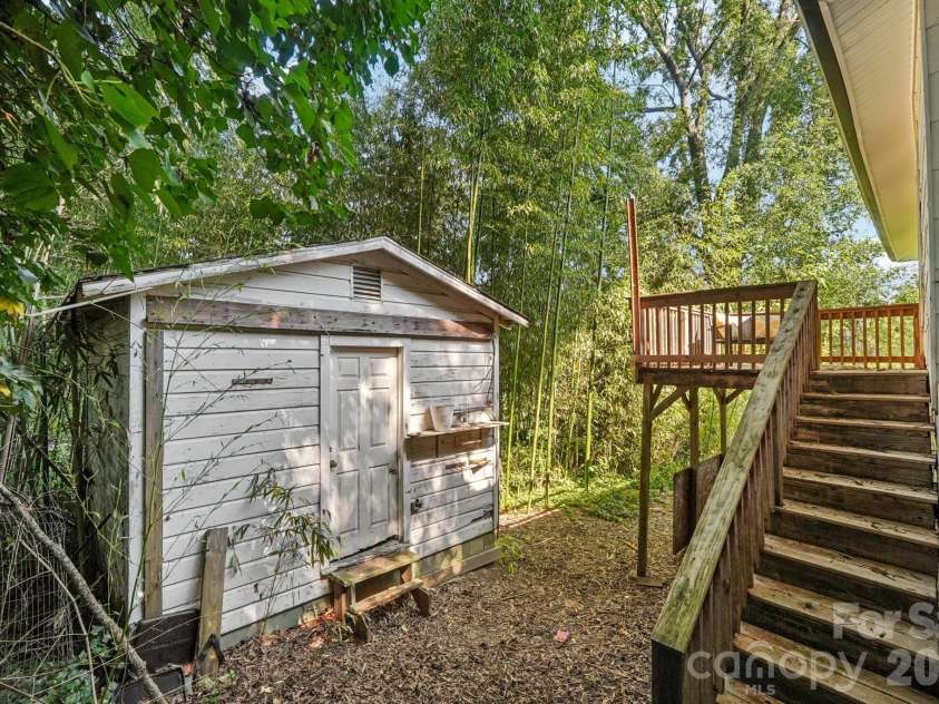 911 Elm Street, Kannapolis, NC 28081.  MLS# CAR4365416, YatesRealty ID 8371. 