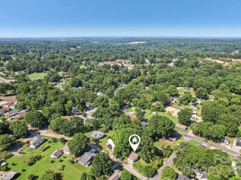 911 Elm Street, Kannapolis, NC 28081.  MLS# CAR4365416, YatesRealty ID 8371. 