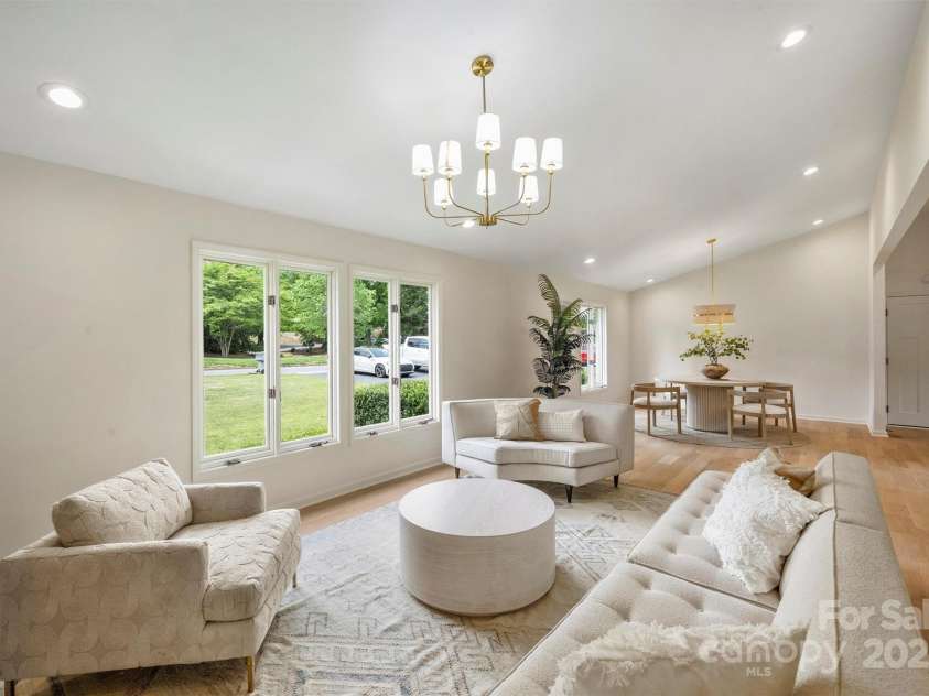8501 Raintree Lane, Charlotte, NC 28277.  MLS# CAR4250339, YatesRealty ID 8372. 