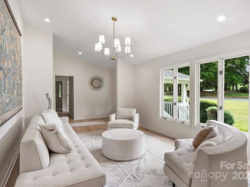 8501 Raintree Lane, Charlotte, NC 28277.  MLS# CAR4250339, YatesRealty ID 8372. 