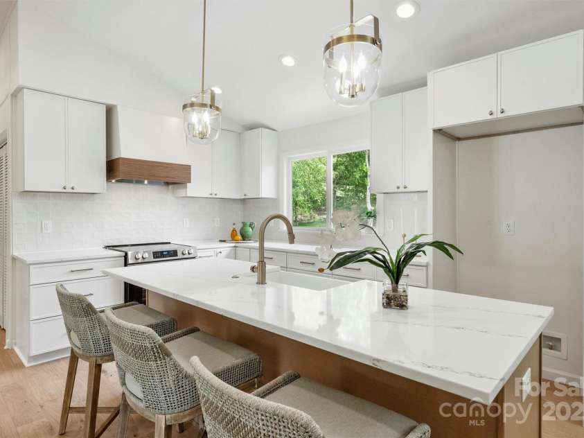 8501 Raintree Lane, Charlotte, NC 28277.  MLS# CAR4250339, YatesRealty ID 8372. 
