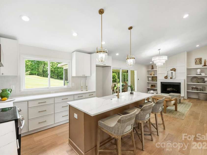 8501 Raintree Lane, Charlotte, NC 28277.  MLS# CAR4250339, YatesRealty ID 8372. 