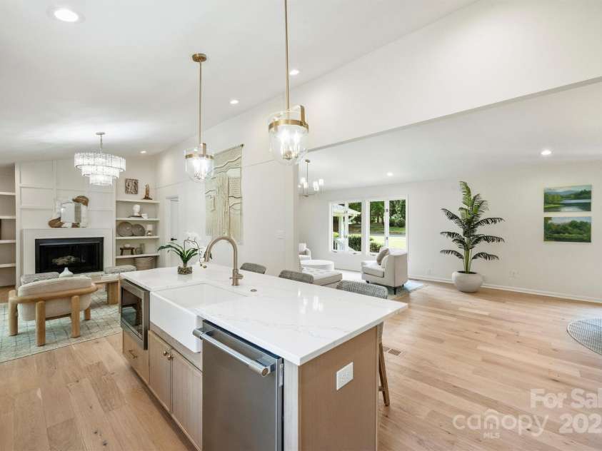 8501 Raintree Lane, Charlotte, NC 28277.  MLS# CAR4250339, YatesRealty ID 8372. 