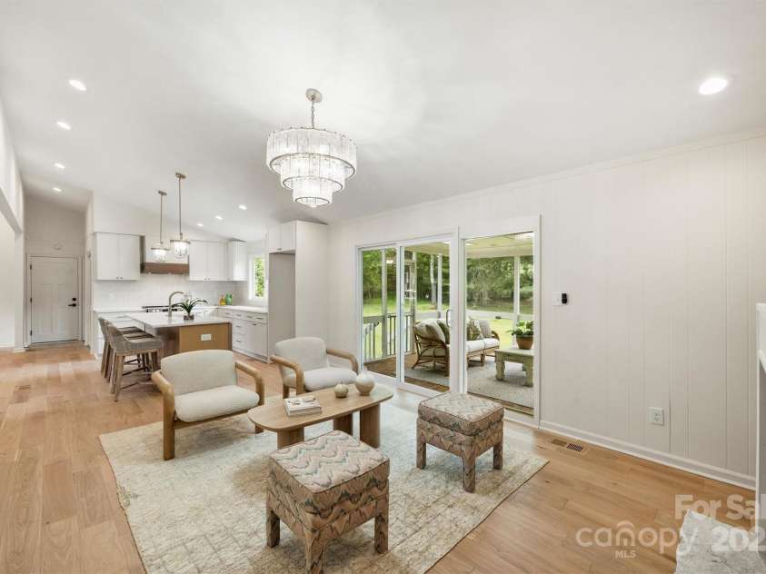 8501 Raintree Lane, Charlotte, NC 28277.  MLS# CAR4250339, YatesRealty ID 8372. 