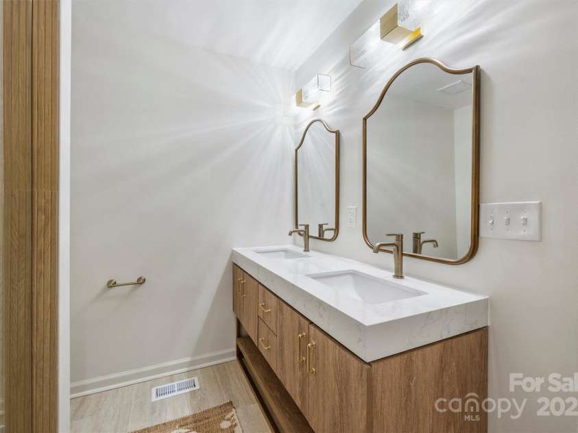 8501 Raintree Lane, Charlotte, NC 28277.  MLS# CAR4250339, YatesRealty ID 8372. 
